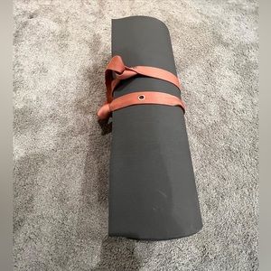 Lululemon yoga mat + carrier
